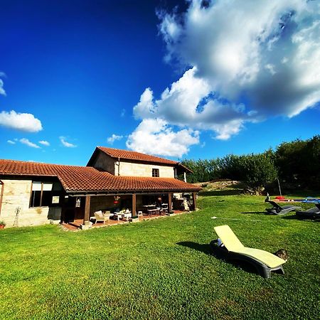 Habitaciones Con Bano Individual En Casa De Campo. Piscina. Amoeiro エクステリア 写真